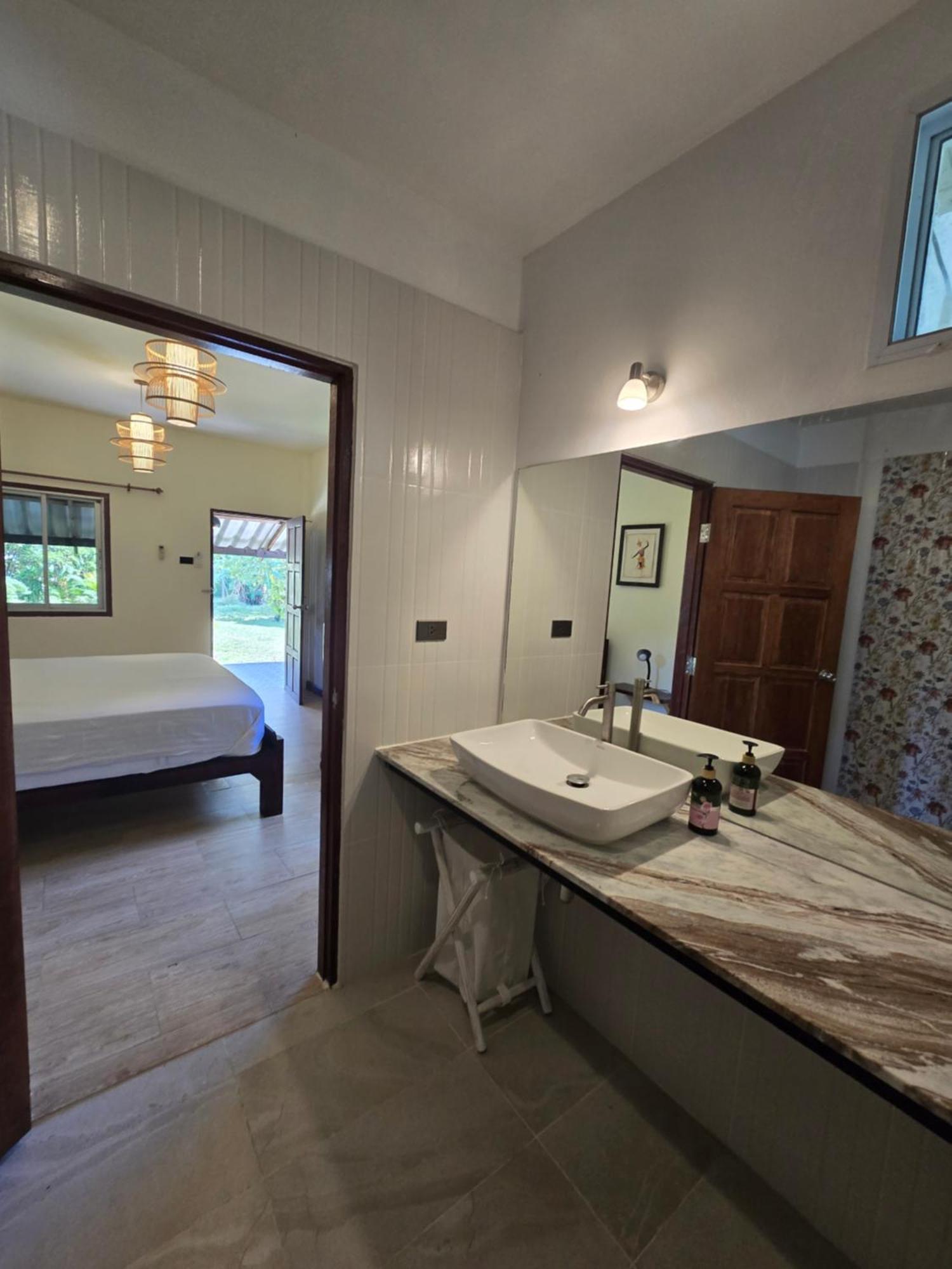 The Blue Gecko Hotel Koh Lanta Bagian luar foto