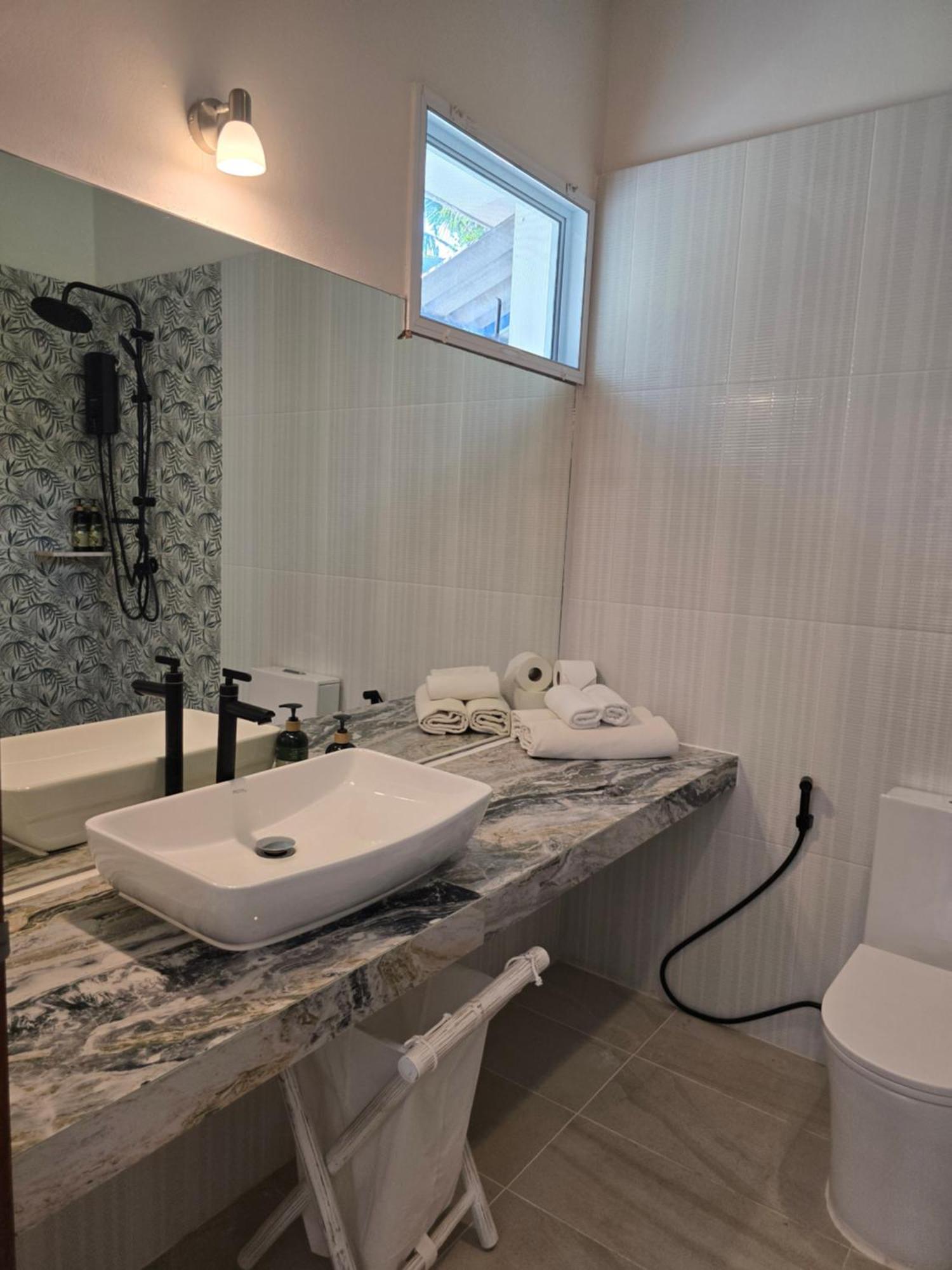 The Blue Gecko Hotel Koh Lanta Bagian luar foto
